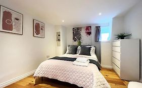 Quirky 3 Bedroom Town House In Clifton, Bristol